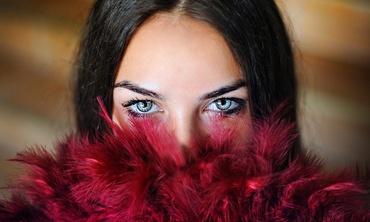 DONOSIMO VAM PET TRIKOVA ZA KRUPNIJE OČI Evo kako da vam pogled izgleda osveženo uz šminku!