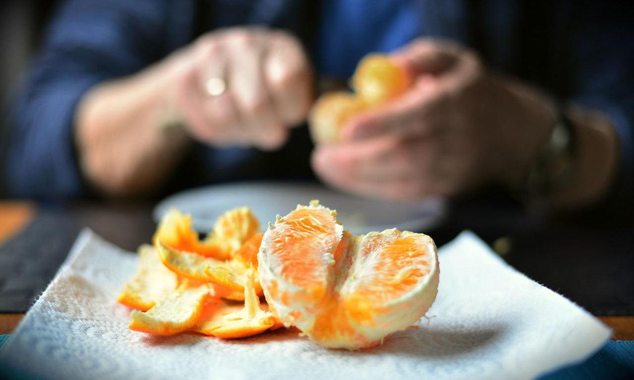 NIKAKO JE NE BACAJTE! Kora od pomorandže ima 2 puta više zdravlja nego plod – evo kako se koristi