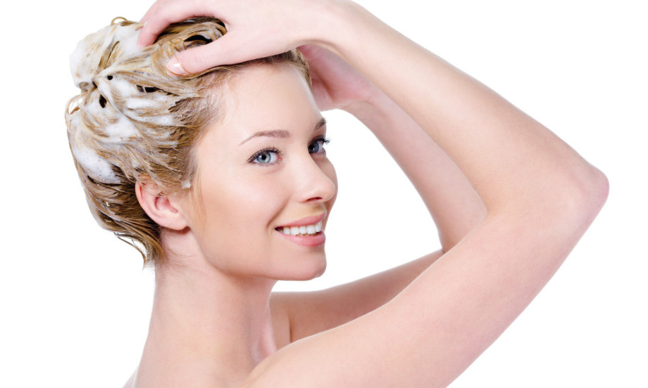 VEĆINA LJUDI POGREŠNO PERE KOSU Dermatolozi otkrivaju gde grešimo!