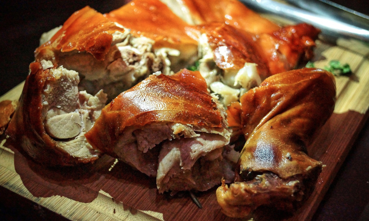 HRSKAVA SVINJETINA IZ RERNE Evo kako da spremite sočno i ukusno pečenje