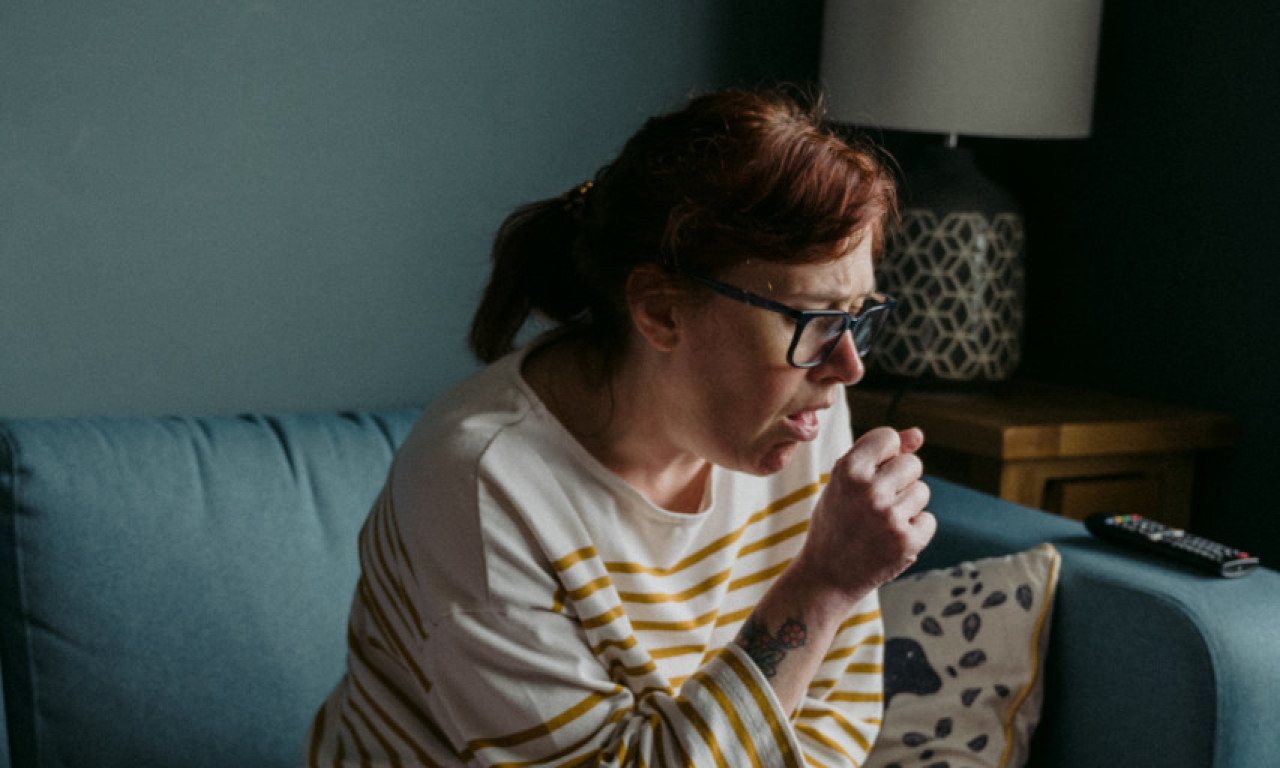 NARODNI LEK ZA KAŠALJ OD CRNOG LUKA I MEDA Proveren recept koji pomaže generacijama!