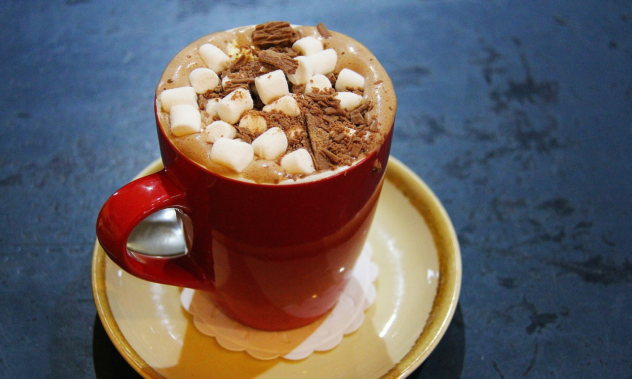 TOPLA ČOKOLADA SA UKUSOM BUNDEVE OSVAJA JESEN Domaći recept za prave sladokusce!