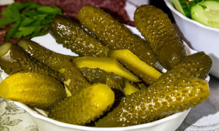 JOJ, KAKVI SU, DOMAĆI KISELI KRASTAVČIĆI! Provereni trik da ostanu hrskavi tokom cele zime (RECEPT)