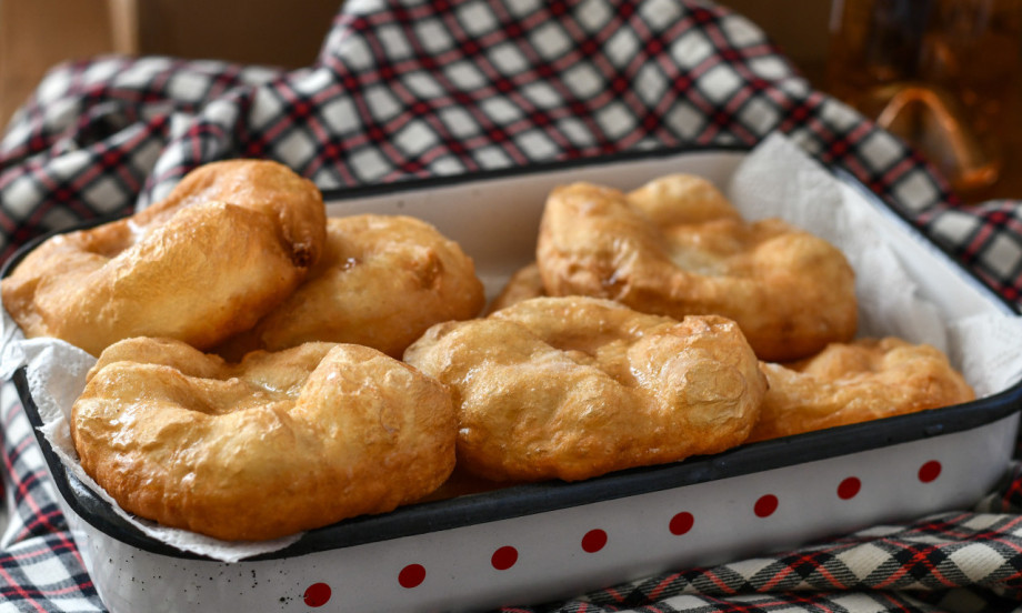 POSNE MEKIKE KAO IZ PEKARE Mekane, rumene i spremne za tren – savršen recept za dane posta i hladna jutra