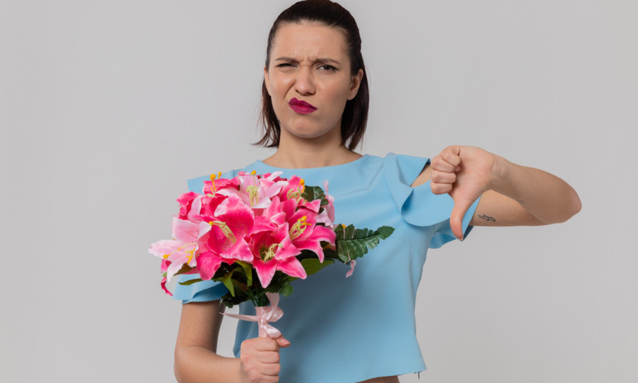 OVI POKLONI MOGU DA UPROPASTE DAN ZALJUBLJENIH Evo šta nikako ne treba kupovati osobi koju volite!