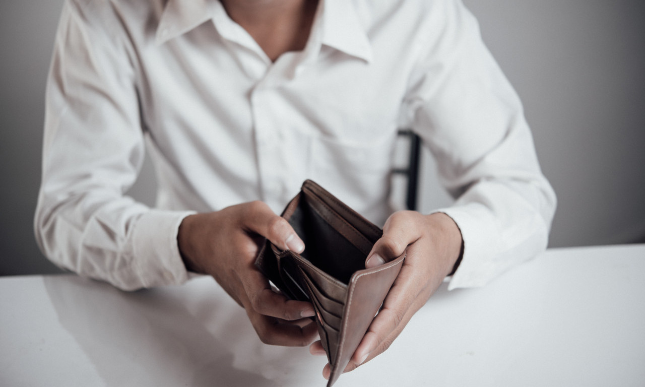 DA LI VERUJETE DA BOJA NOVČANIKA PRIVLAČI NOVAC? Evo koje nijanse donose sreću, a koje prazne džep!