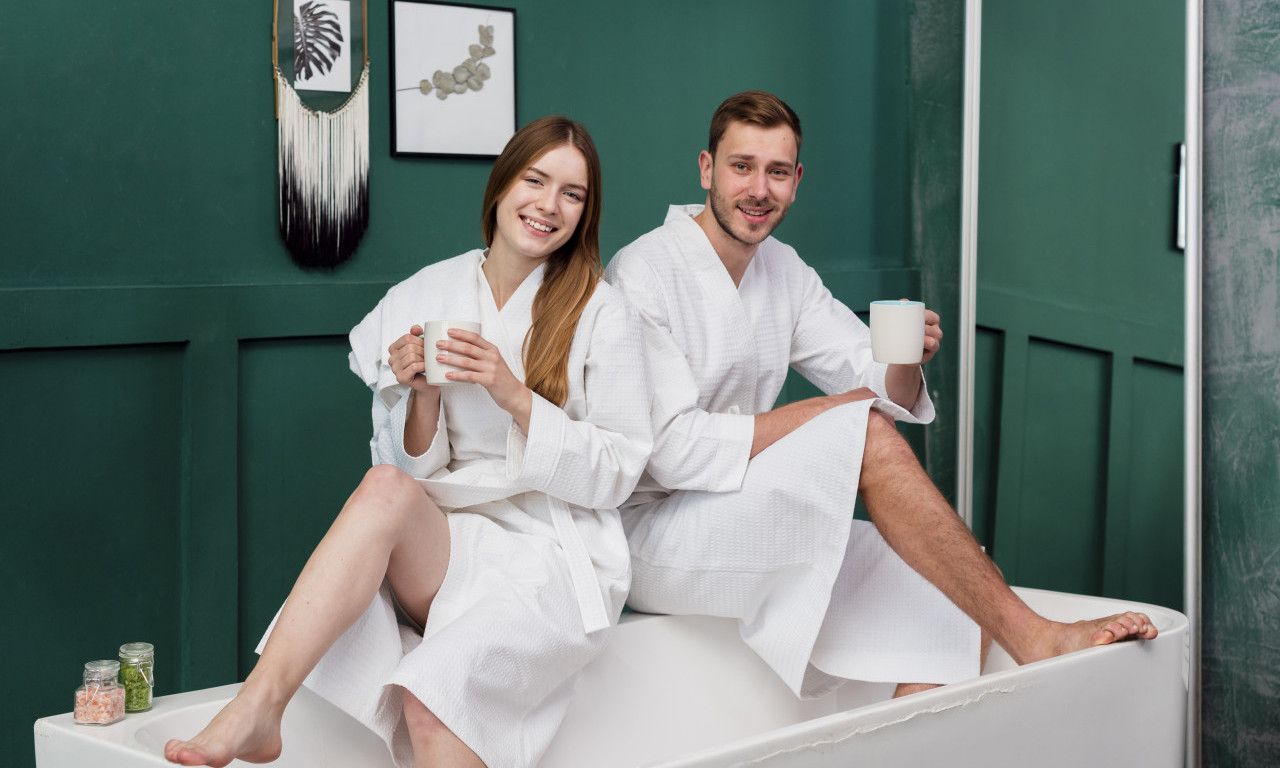 U MAŠINU NA KUPANJE SVI, AJDE! Aparat za higijenu ljudi menja tuš i kadu – od cene uši se crvene!