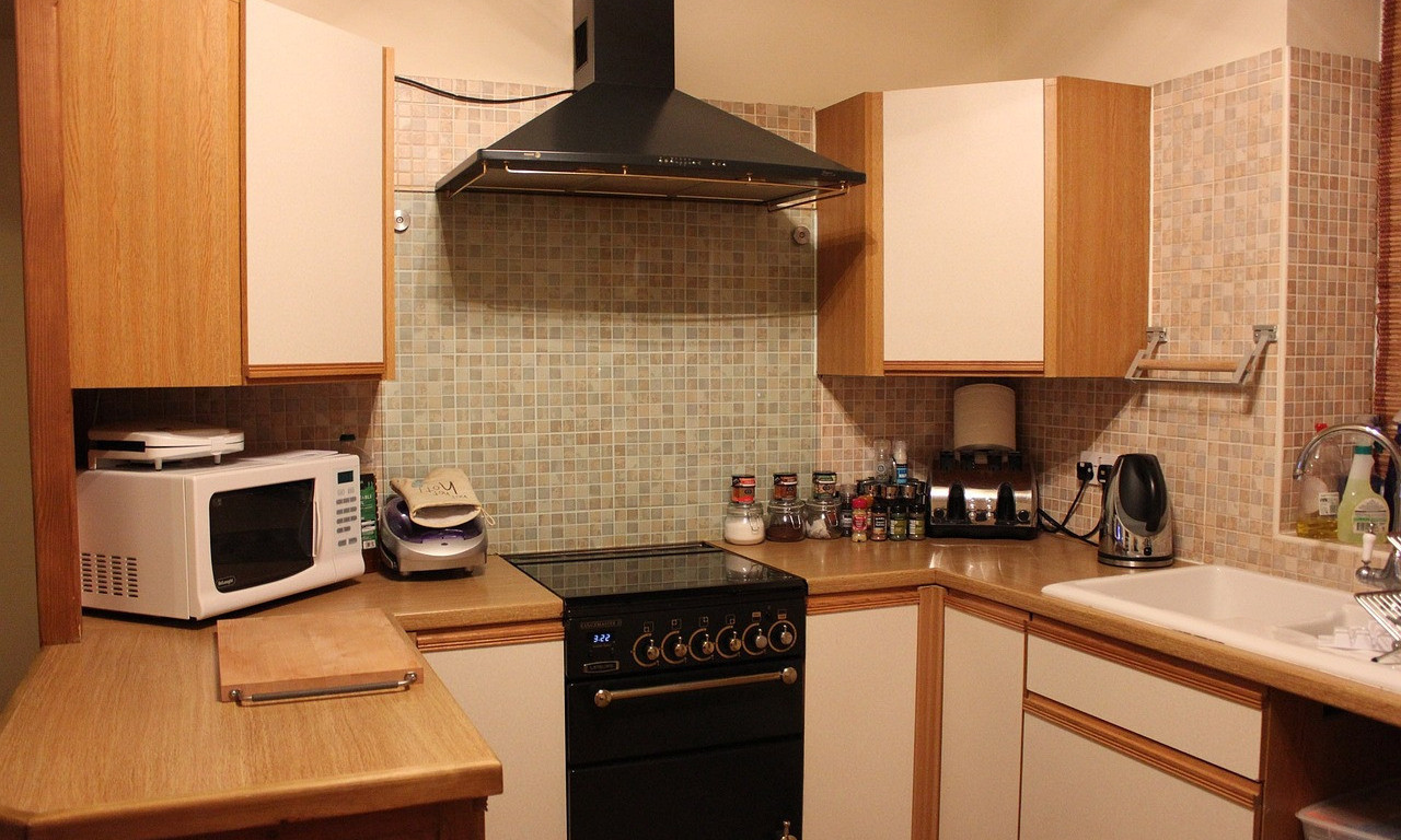 13 STVARI KOJE NE TREBA DRŽATI KRAJ ŠPORETA Greške koje mogu biti vrlo opasne!