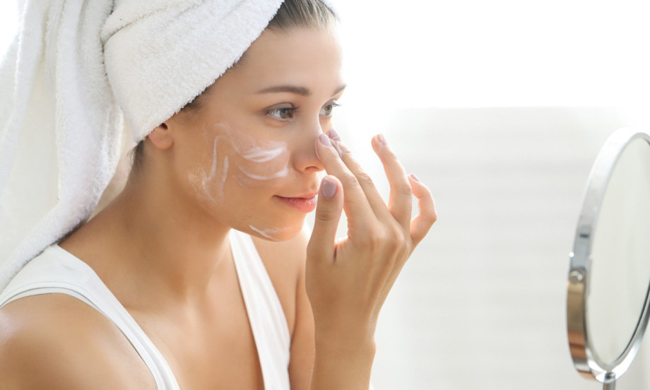 KAKO SAKRITI UMOR NA LICU Saveti šminkera za prirodan i odmoran izgled