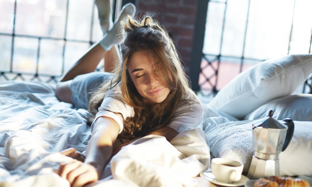 5 STVARI KOJE VEČERAS TREBA DA UKLONITE SA NOĆNOG STOČIĆA Spavaćete mirnije i budićete se odmorniji