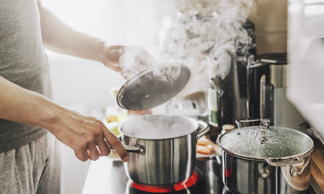 RUČAK SPREMILI, A MIRISI OSTALI Rešite se neprijatnih mirisa iz kuhinje