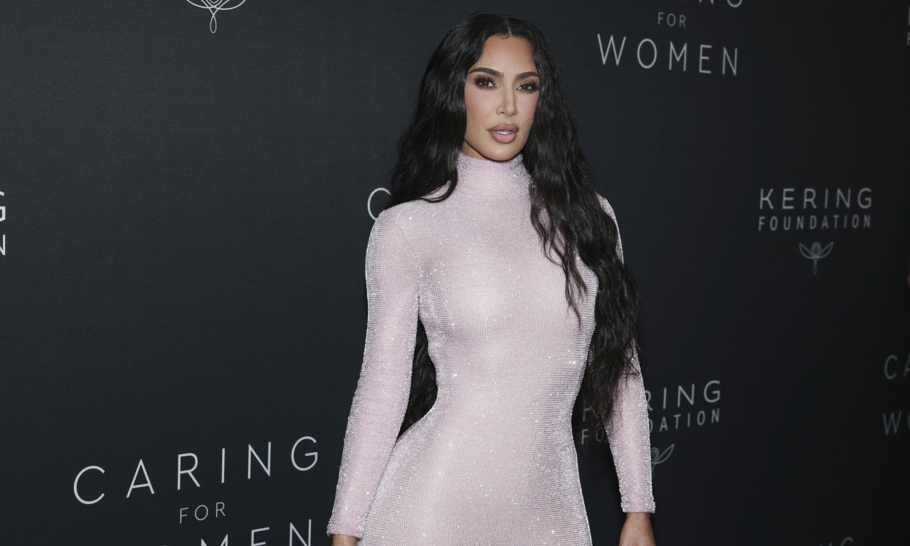 KIM KARDAŠIJAN IMA ČETVORO DECE, A EVO KOLIKO DADILJA Jedna od njih dežura 24 sata dnevno