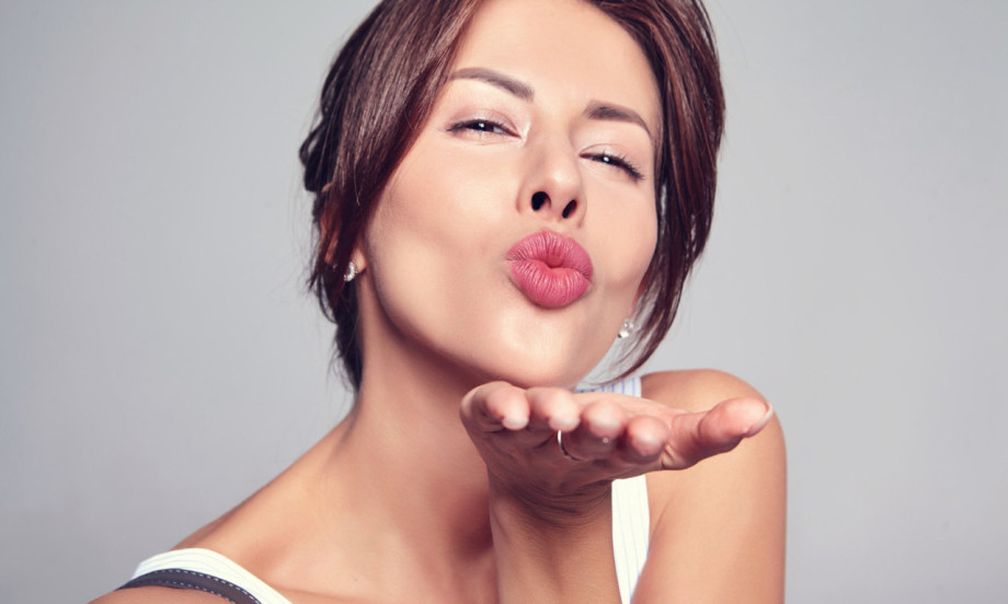 BRAON OLOVKA JE TAJNA SAVRŠENIH USANA Makeup trik za pun, sočan i definisan izgled!