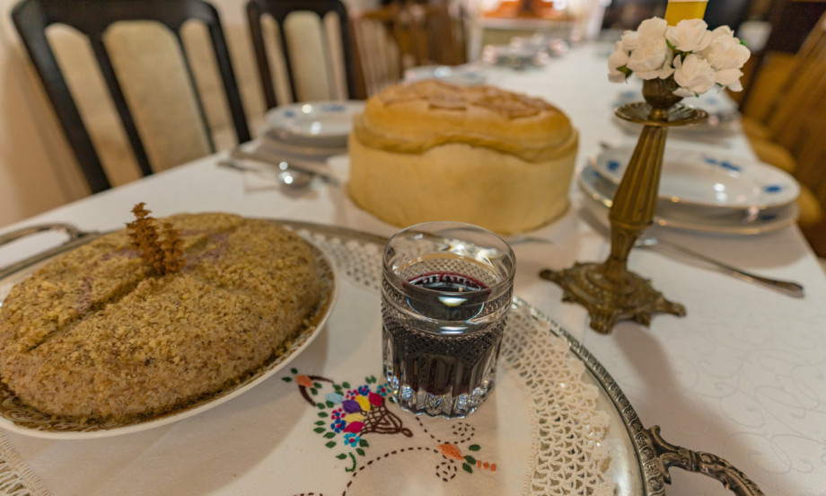 KAKO SE PRAVILNO SLUŽE VINO I ŽITO NA SLAVI? Ovo su tradicionalni običaji koje treba poštovati