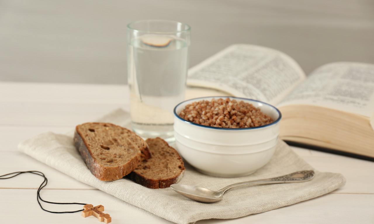 KAKO POST UTIČE NA TELO? Šta prvo osećaju stomak, mozak i koža
