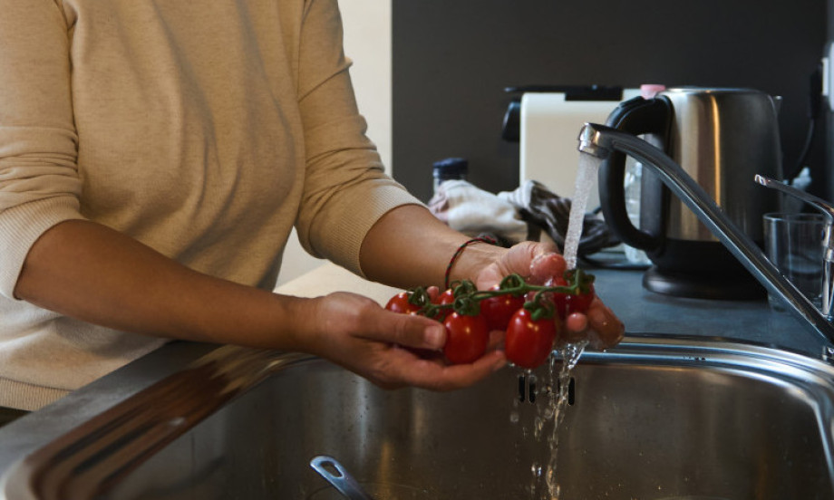 DA LI TREBA PRATI VOĆE I POVRĆE PRE ILI POSLE SKLADIŠTENJA? Stručnjaci kažu da većina greši
