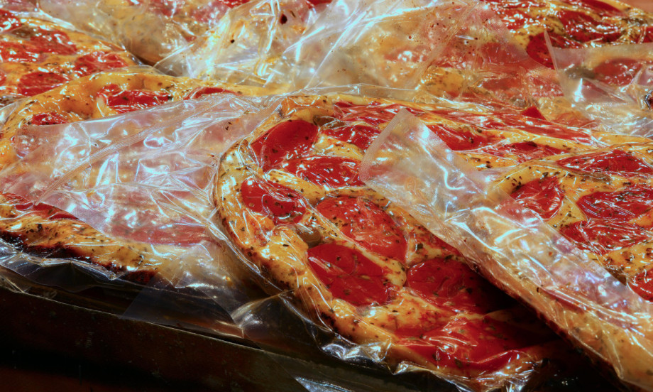 SVI POGREŠNO PEČEMO SMRZNUTU PICU Kuvari otkrivaju mali korak koji menja sve!