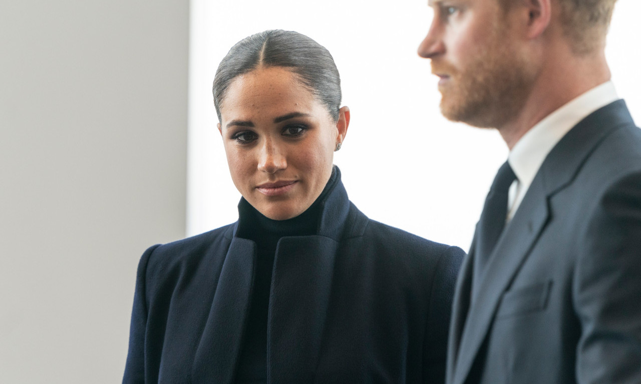 ŽELIMO TAJ KAPUT! Megan Markl ga nosi na svakom važnom događaju!