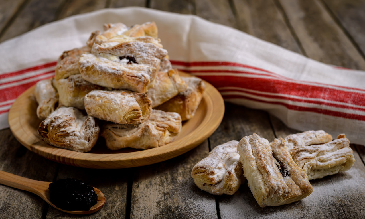 TRADICIONALNI SALČIĆI SA PEKMEZOM Kako napraviti kolače koji mirišu na detinjstvo!