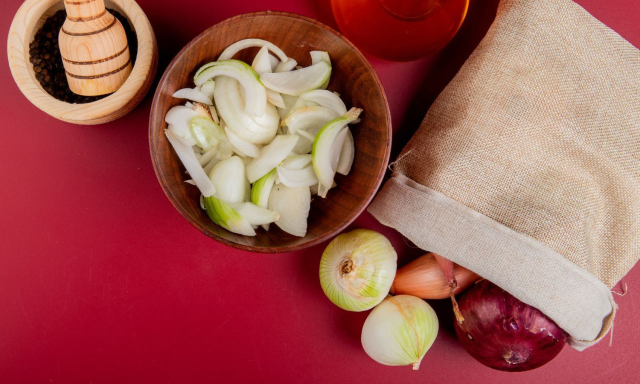 ČAJ OD LUKA ZA ISKAŠLJAVANJE Prirodni lek po recepturi naših baka koji stvarno pomaže!