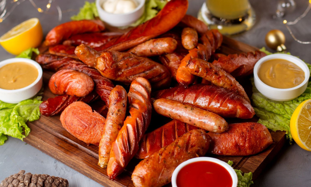 CEO ŽIVOT POGREŠNO PRŽITE KOBASICE Stavite ovo u tiganj i više nikada neće pucati