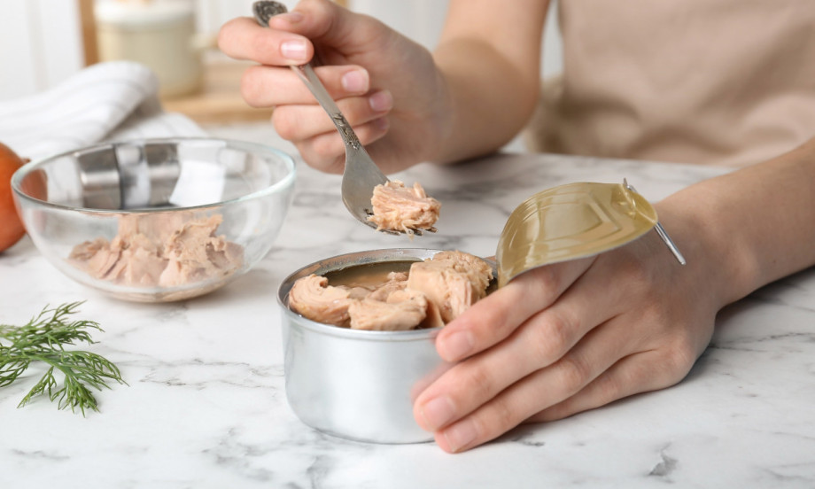 OPREZ PRI KUPOVINI TUNJEVINE! Nisu sve konzerve bezbedne – ove oznake otkrivaju najveći rizik!