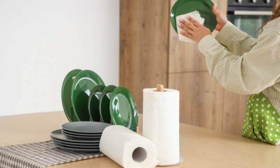 NE KORISTITE PAPIRNE UBRUSE NA OVIM POVRŠINAMA Možete ih oštetiti bez da to primetite