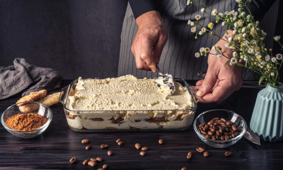 KREMASTA POSLASTICA U ŠOLJICI Tiramisu koji osvaja mirisom kafe