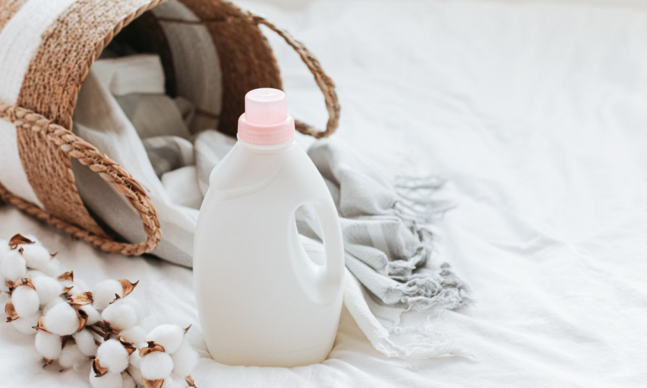 SIPATE OMEKŠIVAČ U SVAKO PRANJE? Evo kojih 5 stvari time uništavate bez da znate!