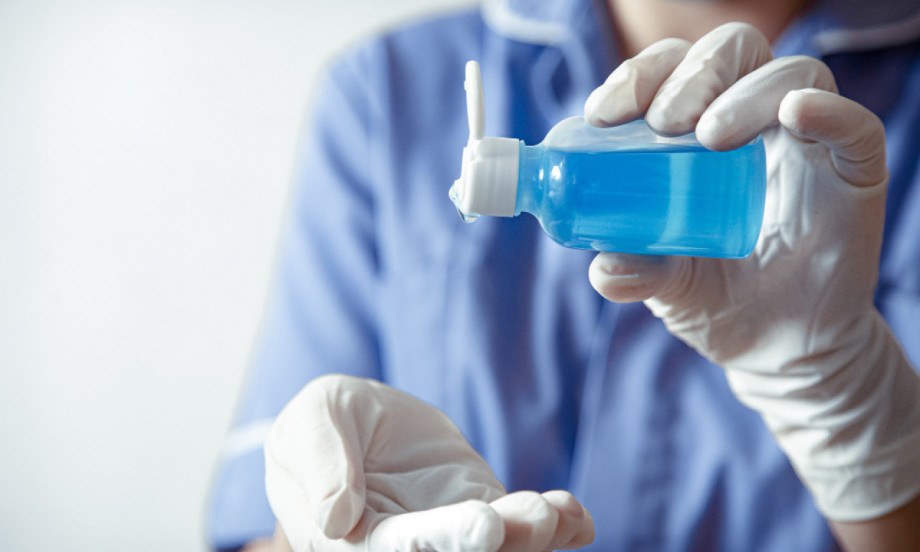 EVO ŠTA SVE MOŽE ALKOHOL DA OČISTI U VAŠOJ KUĆI Šest jednostavnih saveta za čišćenje i dezinfekciju!