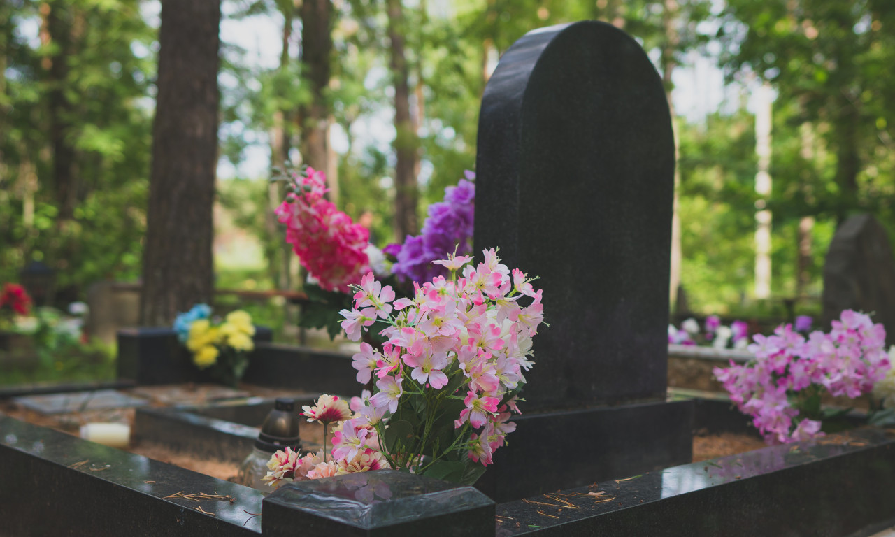 DA LI SE IDE NA GROBLJE ZA USKRS? Šta kaže narod, a šta tradicija