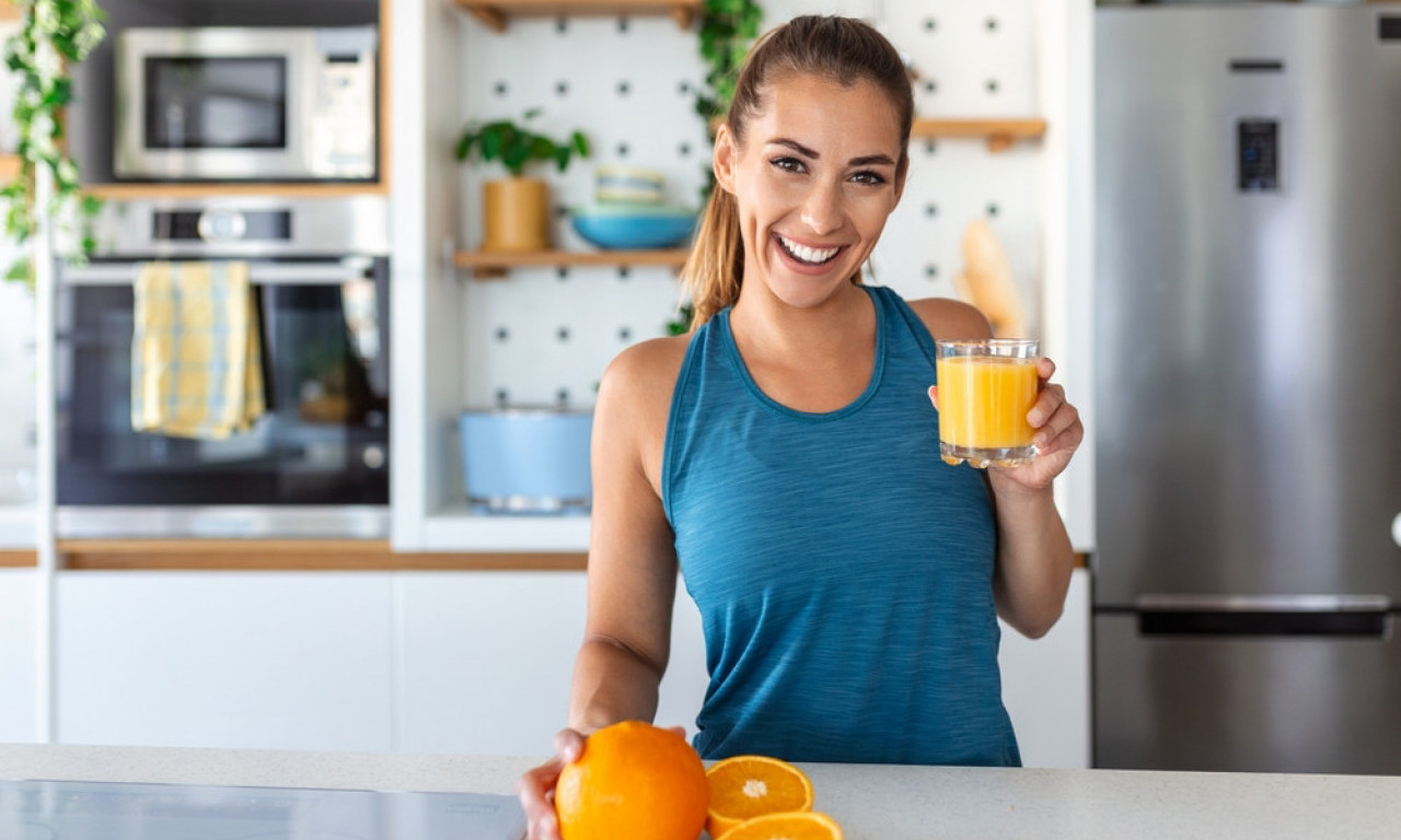 DA LI JE SOK OD POMORANDŽE ZAISTA ZDRAV? Nutricionisti otkrivaju šta se dešava ako ga pijete svaki dan
