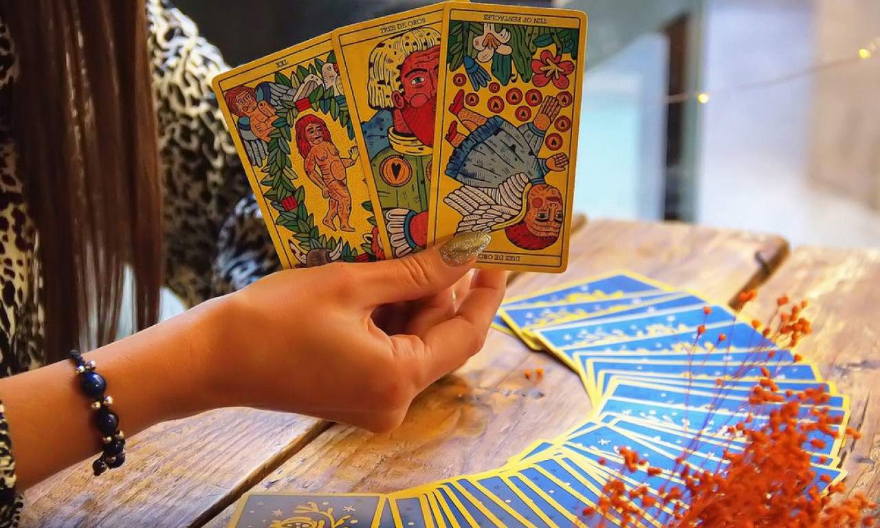 SUDBINA KREĆE DA NAPLAĆUJE RAČUNE! Tarot prognoza za period od 6. do 12. jula!