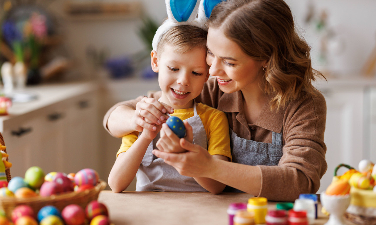 ZAŠTO BAŠ ZA USKRS FARBAMO JAJA? Stari običaj koji spaja generacije