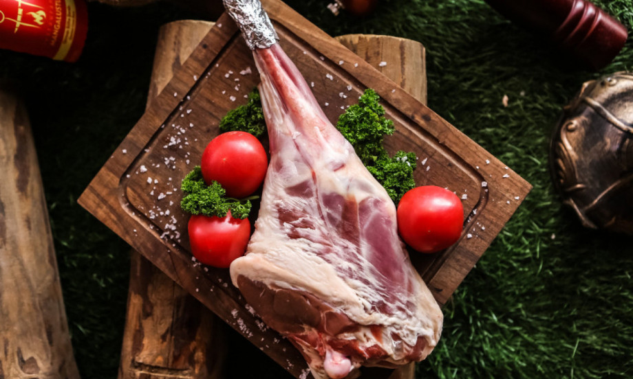 STAVITE 3 KUGLICE FOLIJE U PLEH Trik zbog kojeg se pečenje raspada i odvaja od kosti