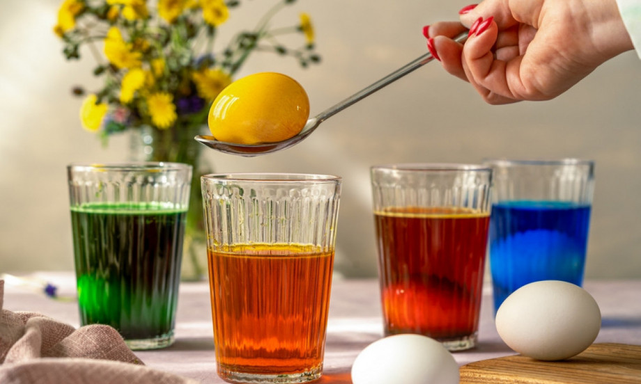 SVI PRAVE OVU GREŠKU KOD FARBANJA JAJA Evo zašto vam jaja ispadaju flekava i kako to da rešite