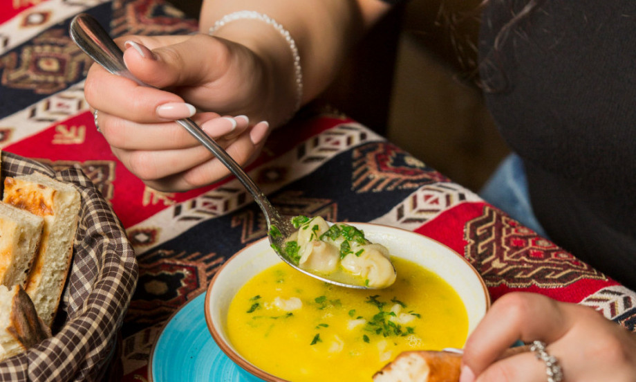 ZABORAVITE DIJETE I GLADOVANJE Čorba koju domaćice jedu uveče i kažu da topi salo dok spavate!