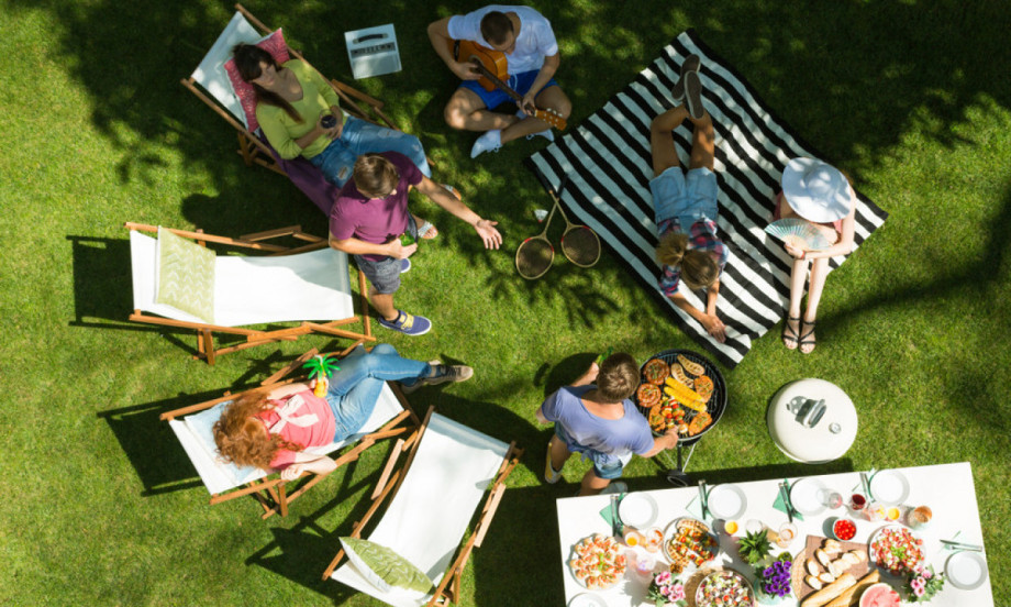 PRVI MAJ 2026 – KOLIKO KOŠTA OPREMA ZA URANAK Stolice, suncobrani, stočići i hladnjaci nisu baš jeftini