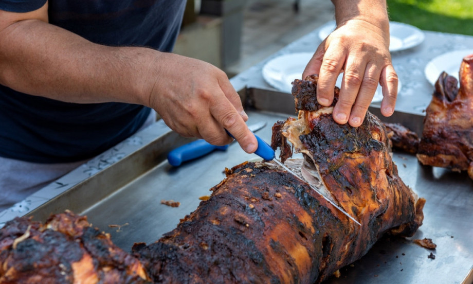 MESARI KRIJU OVU CAKU Samo premažite meso ovom tečnošću i biće mekano kao puter