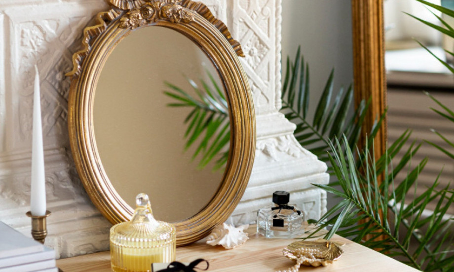 "NE SPAVAJ ISPRED OGLEDALA!" Zašto su se bake toga plašile – i da li su bile u pravu?