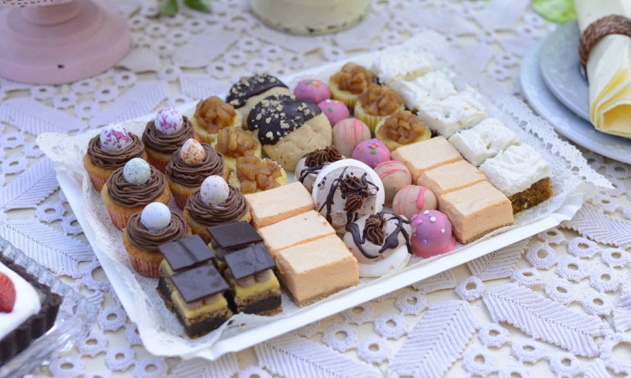 SLAVSKI STO BEZ MLEKA I JAJA, A PUN UKUSA Posni kolači koji mirišu na domaćinstvo!