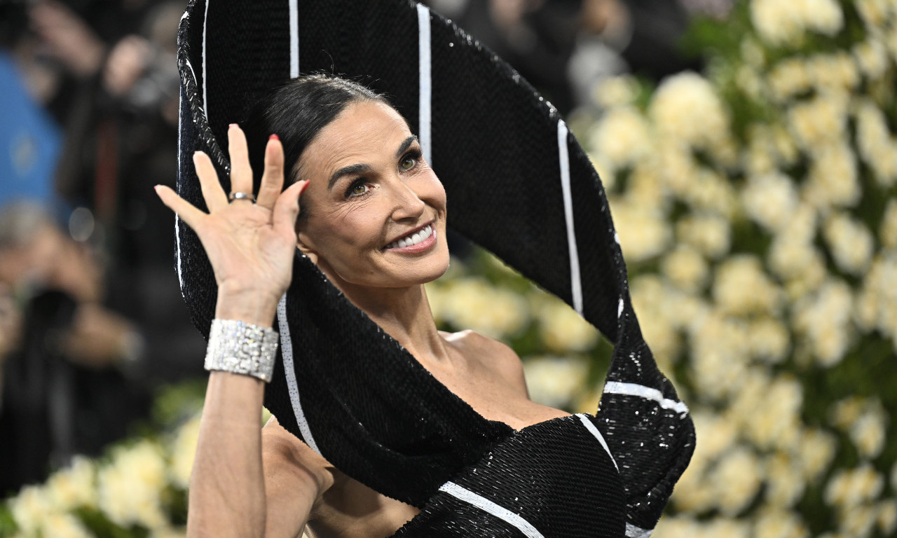 DNEVNI HOROSKOP ZA SUBOTU, 15. NOVEMBAR Strelac širi krila, Devica balansira, Vodolija dobija poruku sudbine!