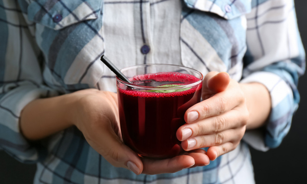 PRIRODNA BOMBA ZA KRV I JETRU Stari domaći sok od ovog povrća ponovo u modi