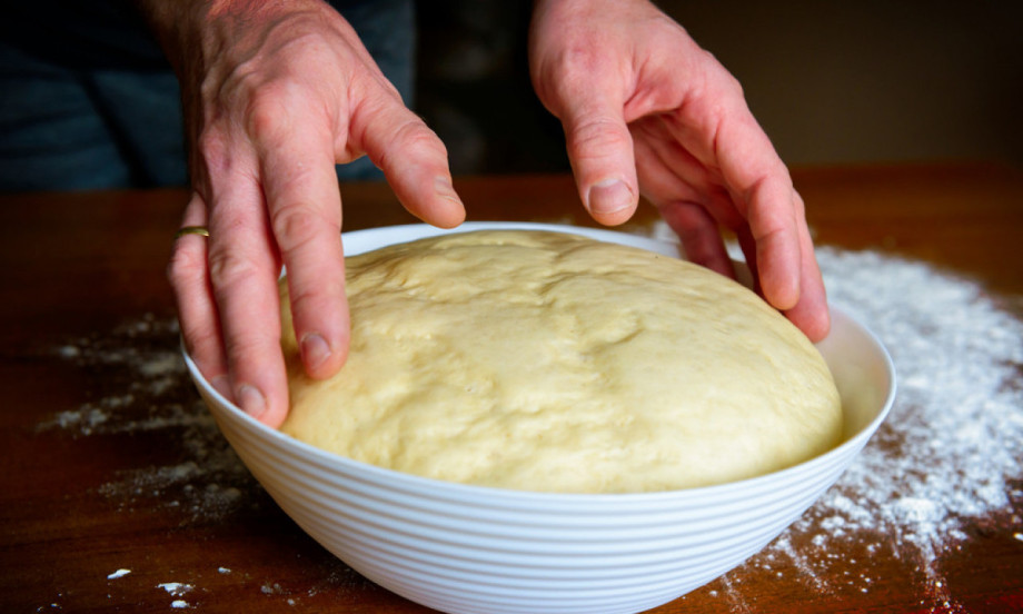 ZAŠTO GA SVI ZOVU LUDO TESTO? Jedan recept za sve – od mekika do kiflica, uvek mekano i mirisno