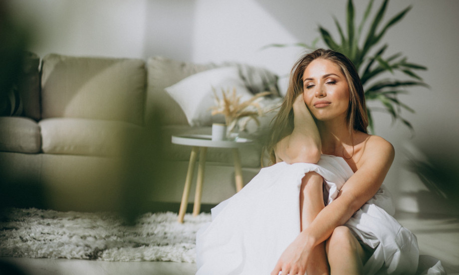/data/images/2025-05-30/143418_young-woman-home-covered-blanket_kf.jpg VIKEND HOROSKOP Ljubav u vazduhu, neočekivane prilike i malo više emocija