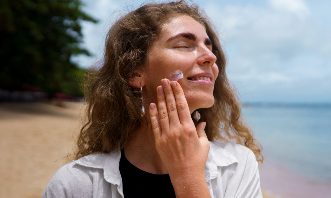 ZNATE LI ZA PRAVILO DVA PRSTA? Dermatolozi otkrivaju najveću grešku zbog koje SPF ne štiti kožu