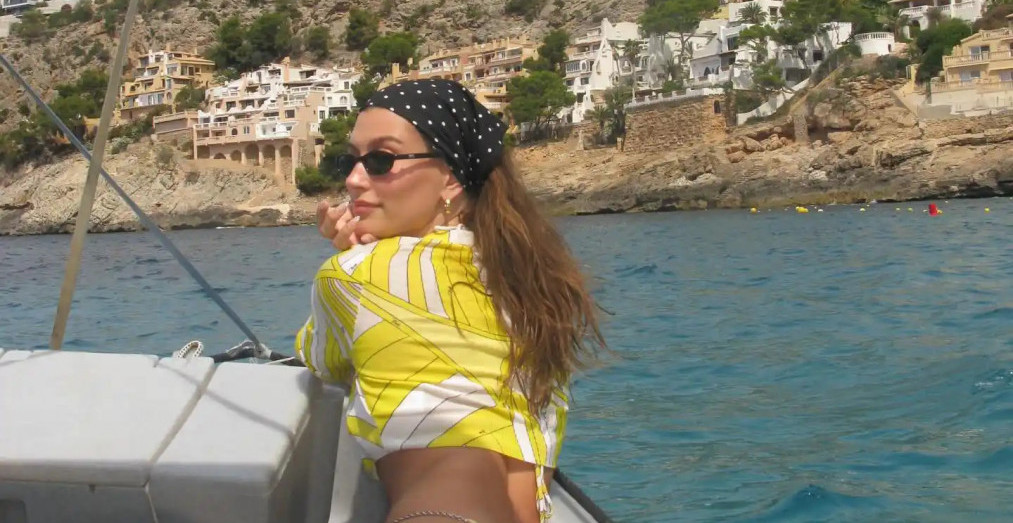 RAJF IZ DVEHILJADITIH PONOVO JE HIT! Hejli Biber vratila zaboravljeni aksesoar koji ćemo nositi celog leta a i posle!