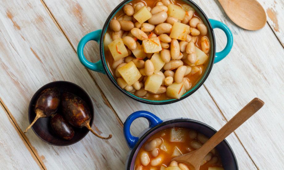 POSNI PASULJ SA KROMPIROM Jednostavno domaćinsko jelo koje greje stomak, srce i celu kuću
