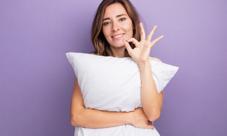 /data/images/2025-07-28/151755_108733_kf.jpg KAKO BRZO I LAKO OČISTITI JASTUK OD ŽUTIH FLEKA? Dva sastojka koja čine čuda!