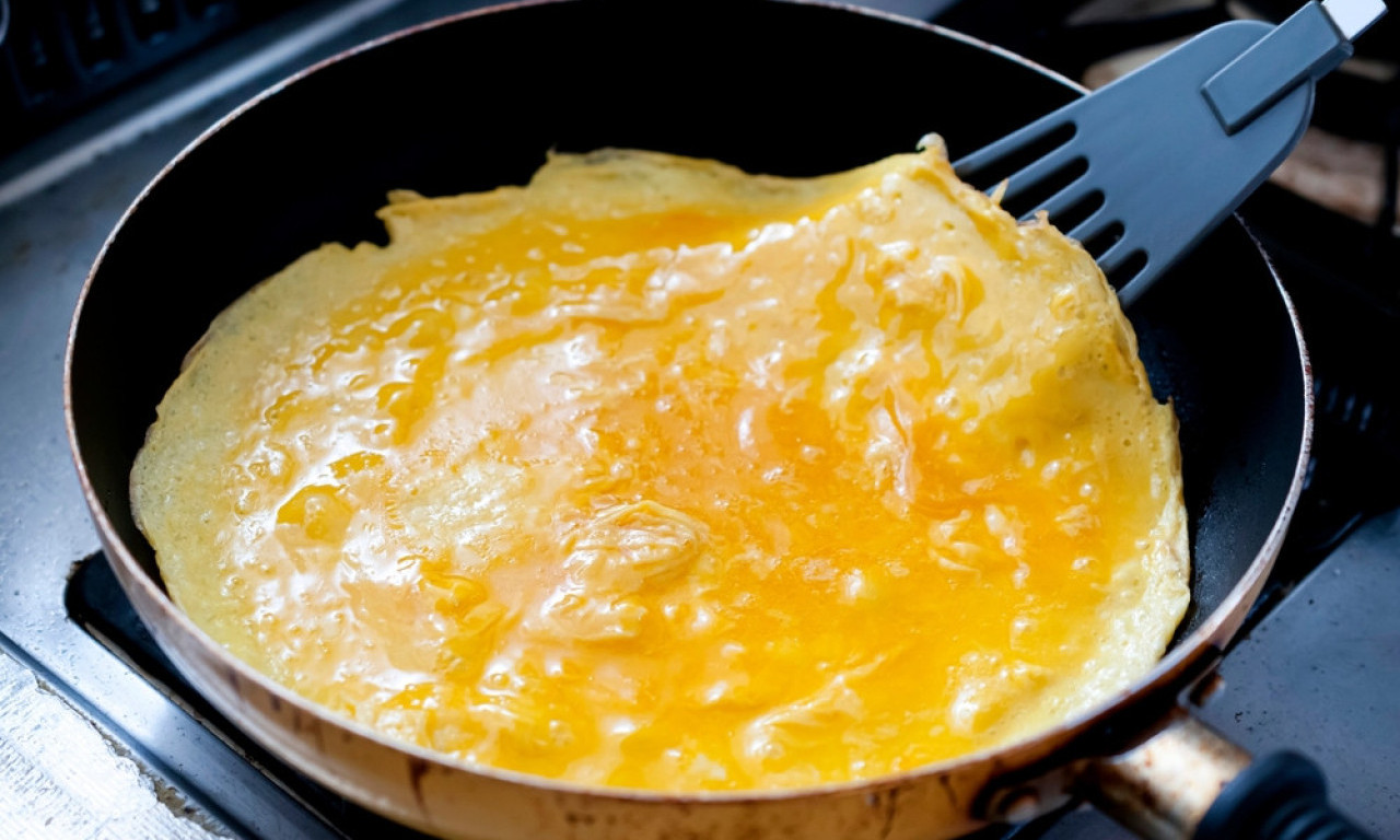 TAJNA SAVRŠENO PRŽENIH JAJA Evo zašto treba da ih spremate ovako, a ne na ulju